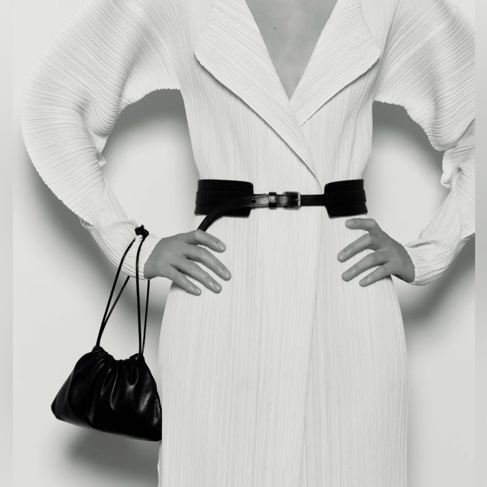 PORTO “The Mini” Italian Leather Clutch/wristlet bag– Nero (Black). Retail $220 - Picture 3 of 10